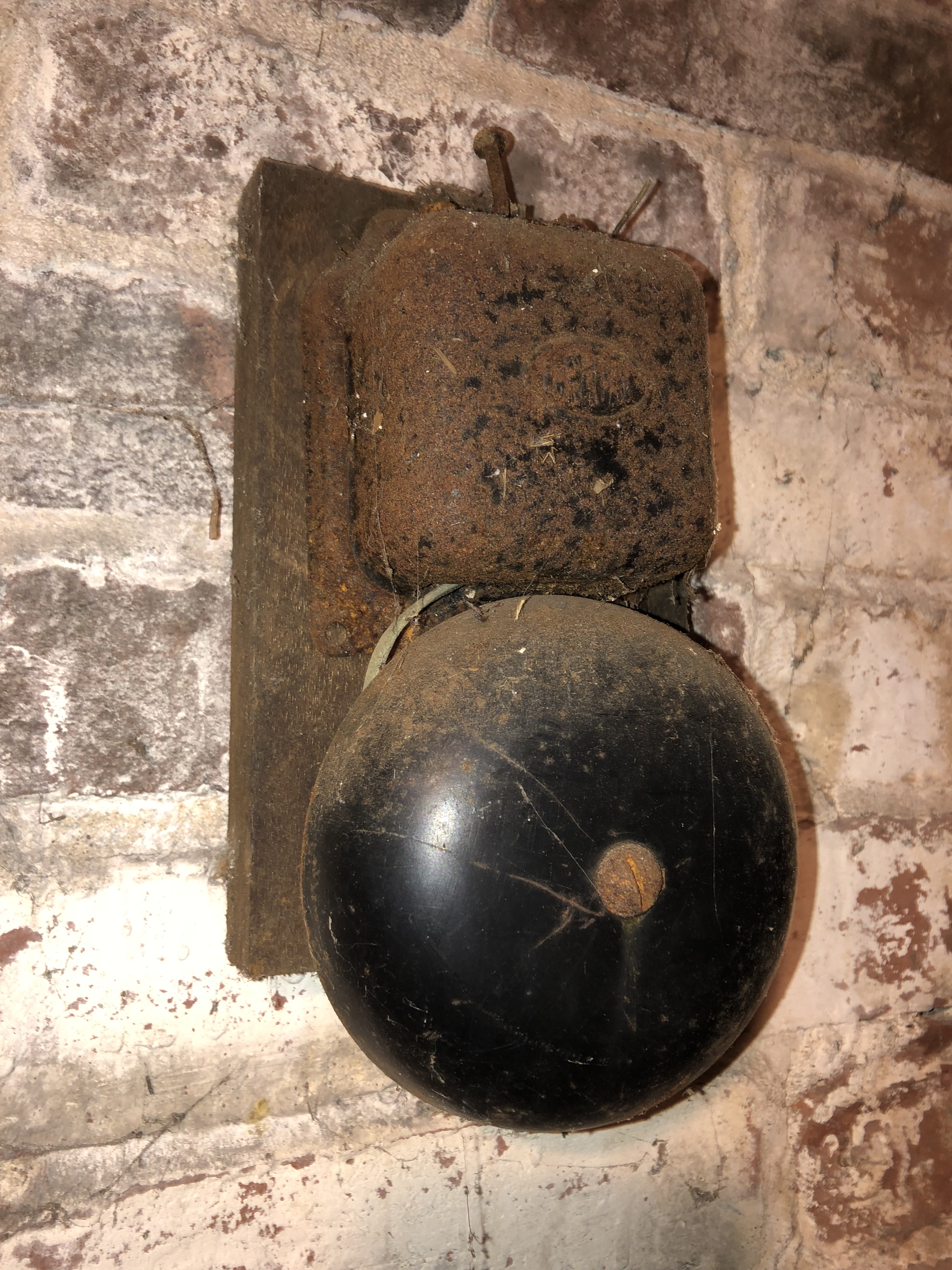 The Faraday signal bell in the Barn cellar of the Old Schwamb Mill